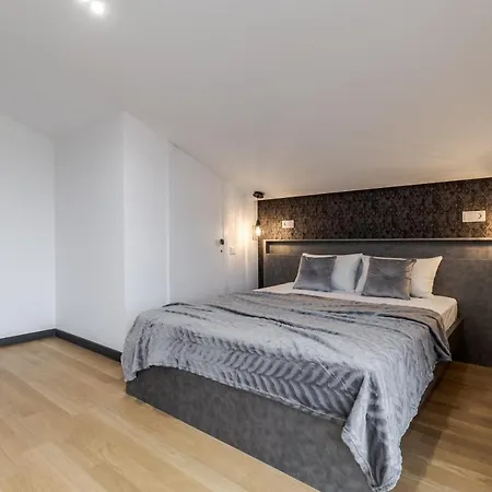 Lägenhet Inshiapartments On Hazova Str 5