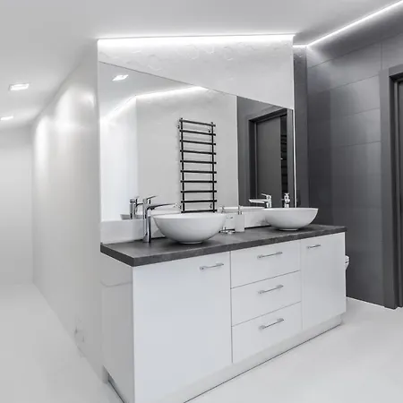 Daire Inshiapartments On Hazova Str 5