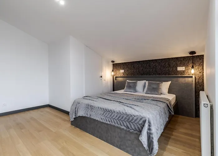 דירה Inshiapartments On Hazova Str 5