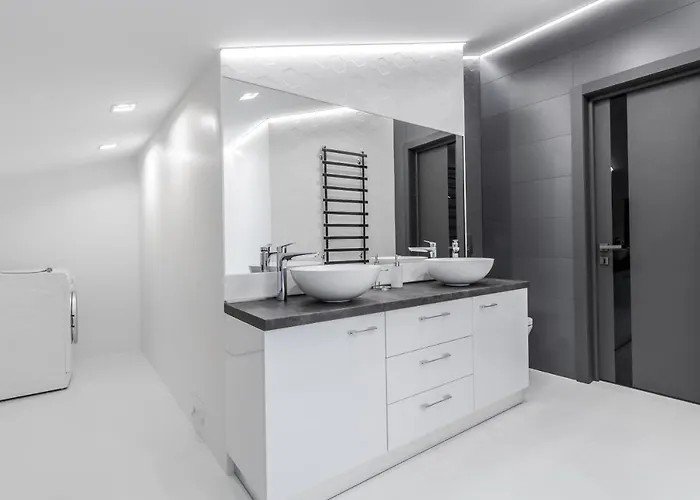 Appartamento Inshiapartments On Hazova Str 5